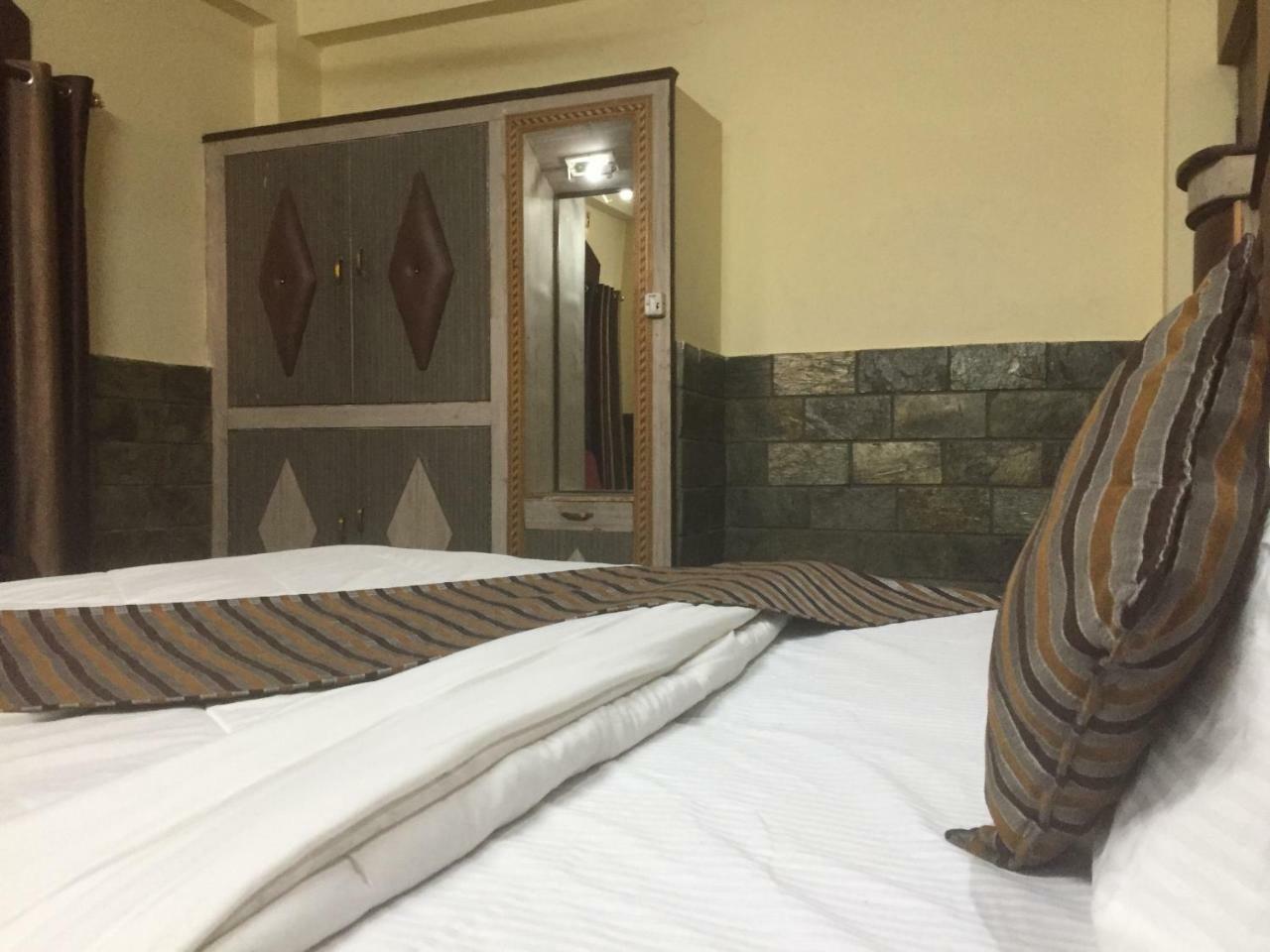Hotel Kings Inn ハリドワール エクステリア 写真